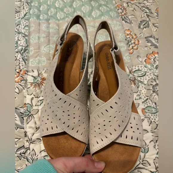 Cobb Hill brand new beige wedge sandals - Picture 10 of 10